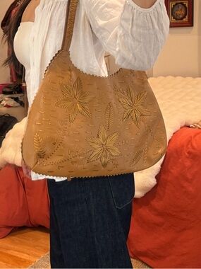 Stunning Tan Leather Flower Women's Shoulder Bag